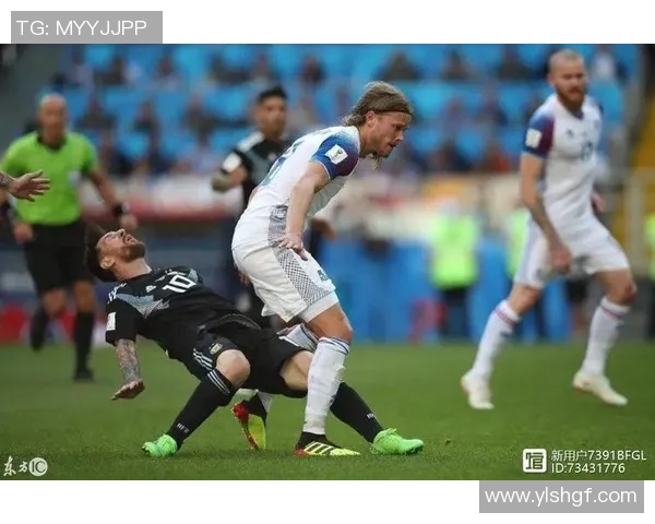 足球明星重温青春岁月与过去的自己深情相拥